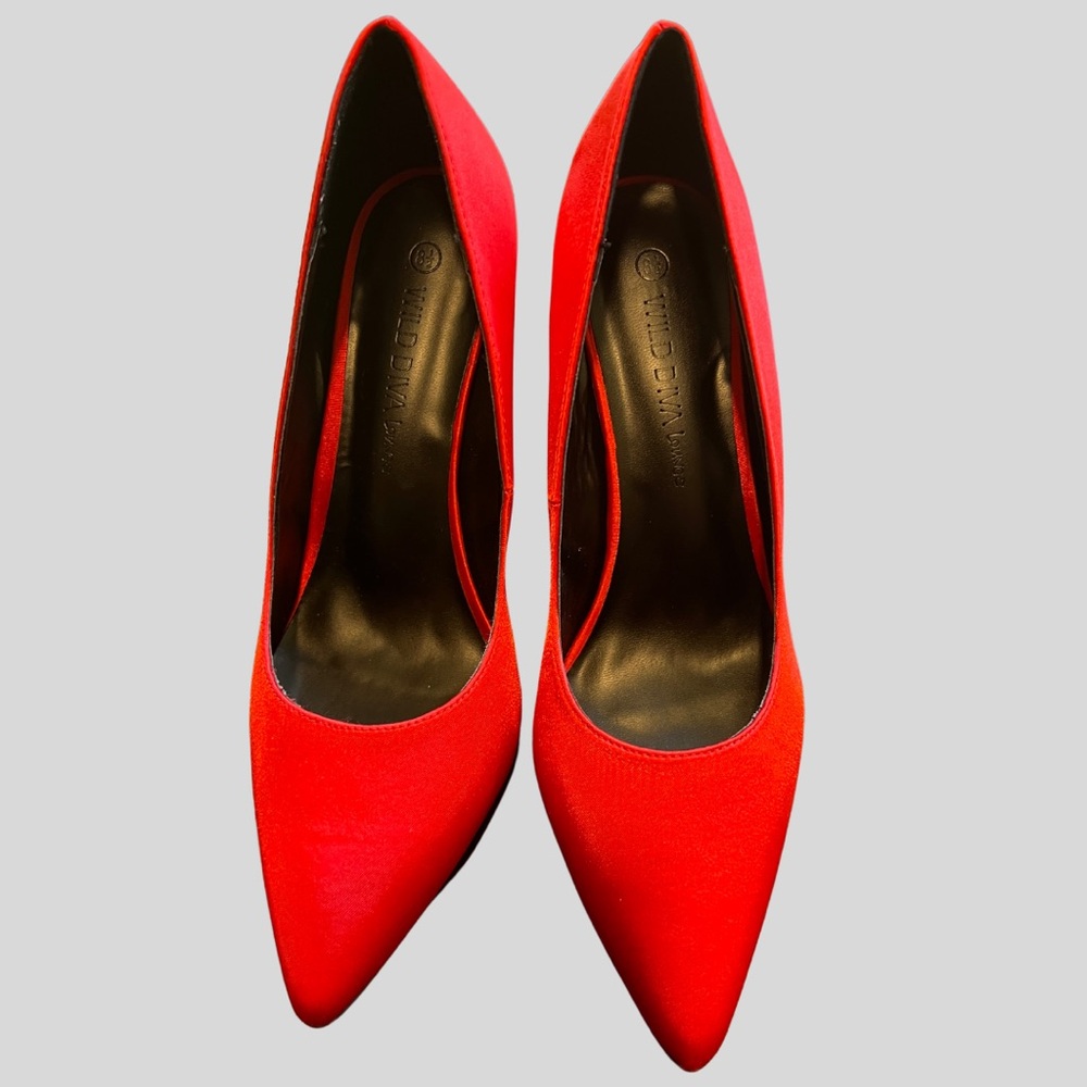 Red Pointy pumps